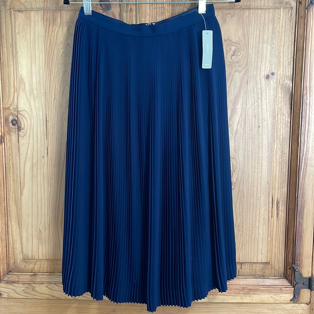 JCrew NWT Navy Pleated Skirt Sz2